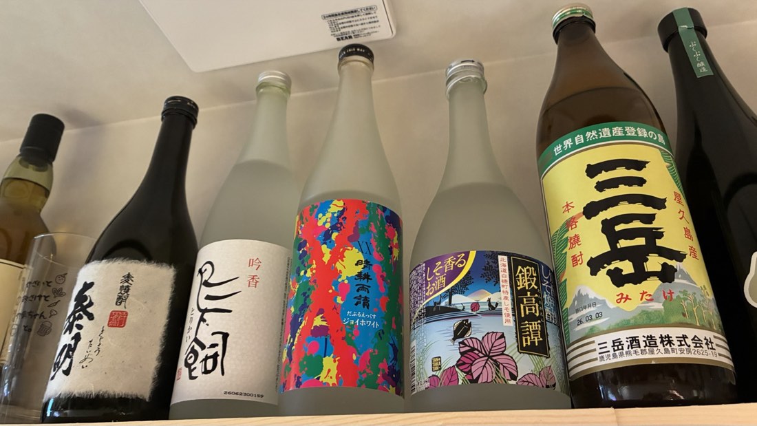 季節や気分で入れ替わる、もうひとつの酒棚